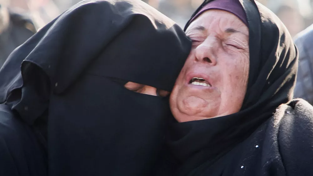 Mourners react near the bodies of Palestinians killed in Israeli airstrikes, amid the Israel-Hamas conflict, at Nasser hospital in Khan Younis, southern Gaza Strip, January 17, 2025. REUTERS/Hatem Khaled