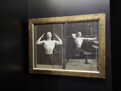 Uokvirjen portret dr. Viktorja Murnika na razstavi Slovenec sem - in kdo je več?! Dr. Viktor Murnik v Narodnem muzeju Slovenije – Metelkova Foto: arhiv NMS / Renny Rovšnik