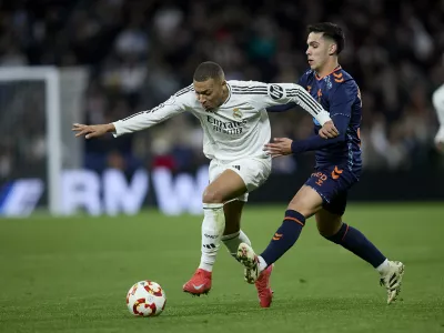 16 January 2025, Spain, Madrid: Real Madrid's Kylian Mbappe and Celta de Vigo's Hugo Sotelo battle for the ball during the Spanish Copa del Rey soccer match between Real Madrid CF and RC Celta de Vigo at Santiago Bernabeu Stadium. Photo: Ruben Albarran/ZUMA Press Wire/dpa