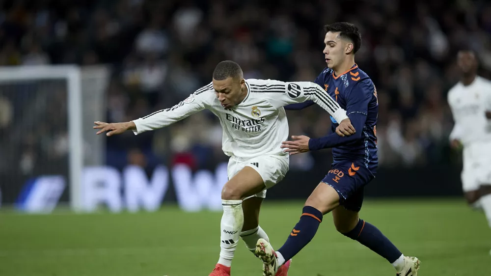 16 January 2025, Spain, Madrid: Real Madrid's Kylian Mbappe and Celta de Vigo's Hugo Sotelo battle for the ball during the Spanish Copa del Rey soccer match between Real Madrid CF and RC Celta de Vigo at Santiago Bernabeu Stadium. Photo: Ruben Albarran/ZUMA Press Wire/dpa