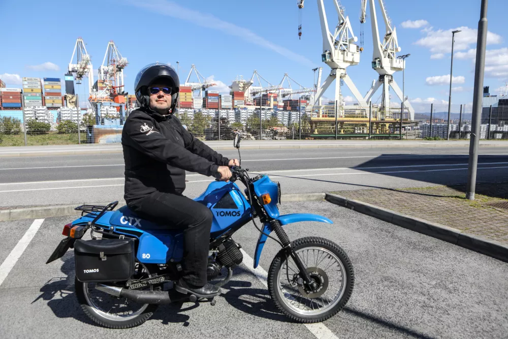 ﻿David Bubnik, predsednik društva Tomos Obala- 19.03.2021 - Koper - Razstava TOMOS - predstavitev razvojne dejavnosti in dosežke edine slovenske tovarne motornih koles Tomos iz Kopra..//FOTO. Luka Cjuha.