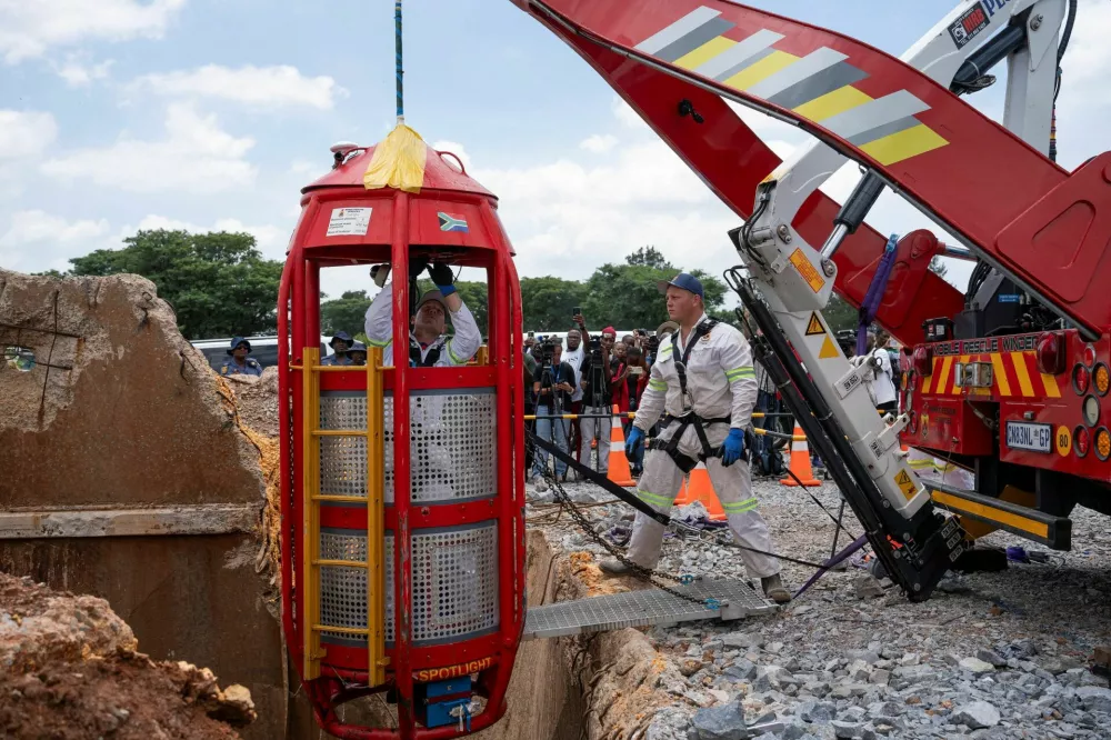 Workers from Mines Rescue Services operate the mechanical cage that was used for rescue operations at the mine shaft, where rescue operations are now completed, as authorities say that no miners remain below ground after attempts were made to rescue illegal miners who have been underground for months, in Stilfontein, South Africa, January 16, 2025. REUTERS/Ihsaan Haffejee   TPX IMAGES OF THE DAY