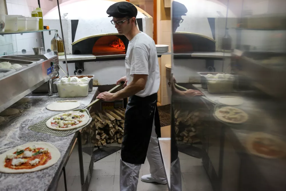 ﻿picopek Fabio Caruso   - 18.11.2016 - Picerija Verace - Pizza Napoletana, prva picerija v Ljubljani, ki streže pristno napolitansko pico, Streliška ulica 22,  //FOTO: Jaka Gasar