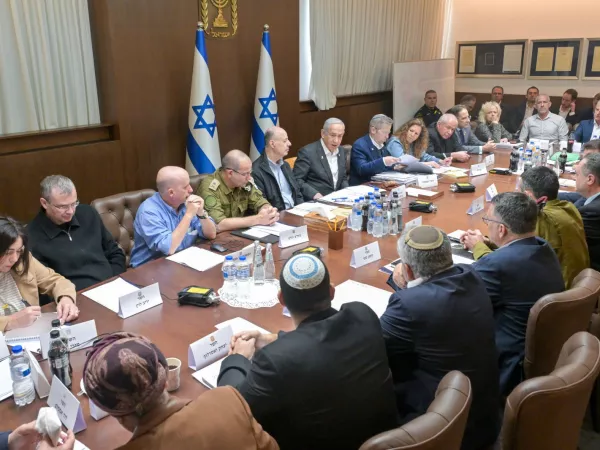 HANDOUT - 17 January 2025, Israel, Jerusalem: Israeli Prime Minister Benjamin Netanyahu chairs a Security Cabinet meeting on the ceasefire agreement with Hamas. Photo: Koby Gideon/GPO/dpa - ATTENTION: editorial use only and only if the credit mentioned above is referenced in full