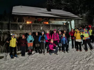 Zimska pravljica inPlanincev na prvem letošnjem pohodu po snegu na stari Ljubelj. F Arhiv Odbor inPlaninec