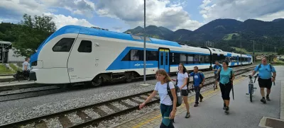 Z javnim potniškim prometom do dolin in peš do višin. F Manca Ogrin