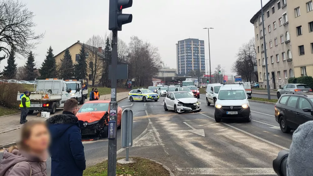 Prometna nesreča na Tivolski cesti v Ljubljani.