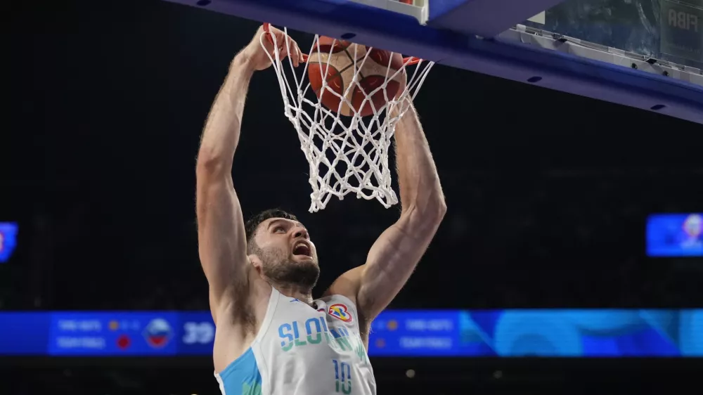 Slovenia center Mike Tobey (10) dunks against Australia in the first half of their Basketball World Cup group K match in Okinawa, southern Japan, Friday, Sept. 1, 2023. (AP Photo/Hiro Komae)