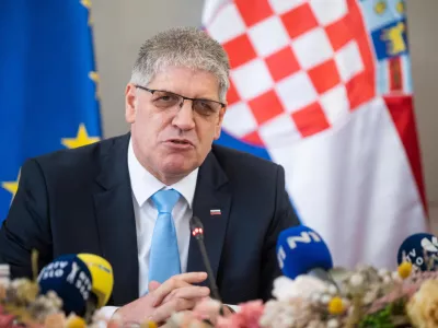 Nova Gorica, Mestna obcina.Minister za notranje zadeve Bostjan Poklukar je gostil tristransko srecanje z ministrom za notranje zadeve Italije Matteom Piantedosijem in ministrom za notranje zadeve Hrvaske Davorjem Bozinovicem.Minister za notranje zadeve Bostjan Poklukar.