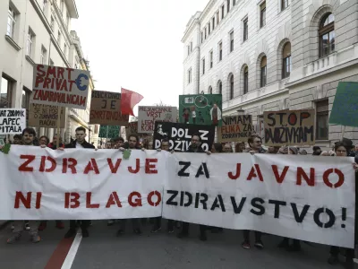 - 07.04.2023 - Protestni shod iniciative Glas ljudstva na Svetovni dan zdravja - Pohod za javno zdravstvo z Javno tribuno –zahtevali interventni zakon, v katerem predlagajo rešitve za krepitev javnega zdravstva - paket dveh zakonskih sprememb, ukinitev dopolnilnega zdravstvenega zavarovanja in predlog za pravičnejši davek - protest //FOTO: Luka Cjuha