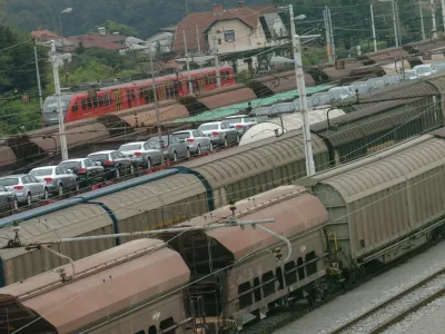 vlakovne kompozicije Ljubljana -Polje, tovorni vagoni, železnica, železniški tiri, transport, Slovenske železnice SŽ, //FOTO: Jaka Adamič