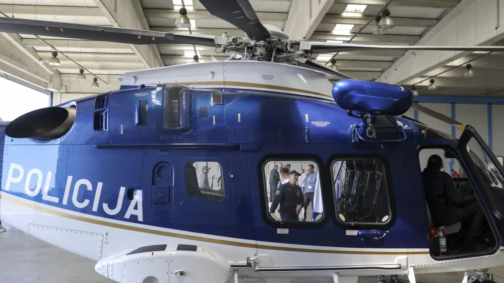 - novi policijski helikopter AW 169 - - 14.04.2022 – POLICIJA - Letalska policijska enota LPE Brnik - predaja novega večnamenskega policijskega helikopterja AgustaWestland AW 169, //FOTO: Jaka Gasar