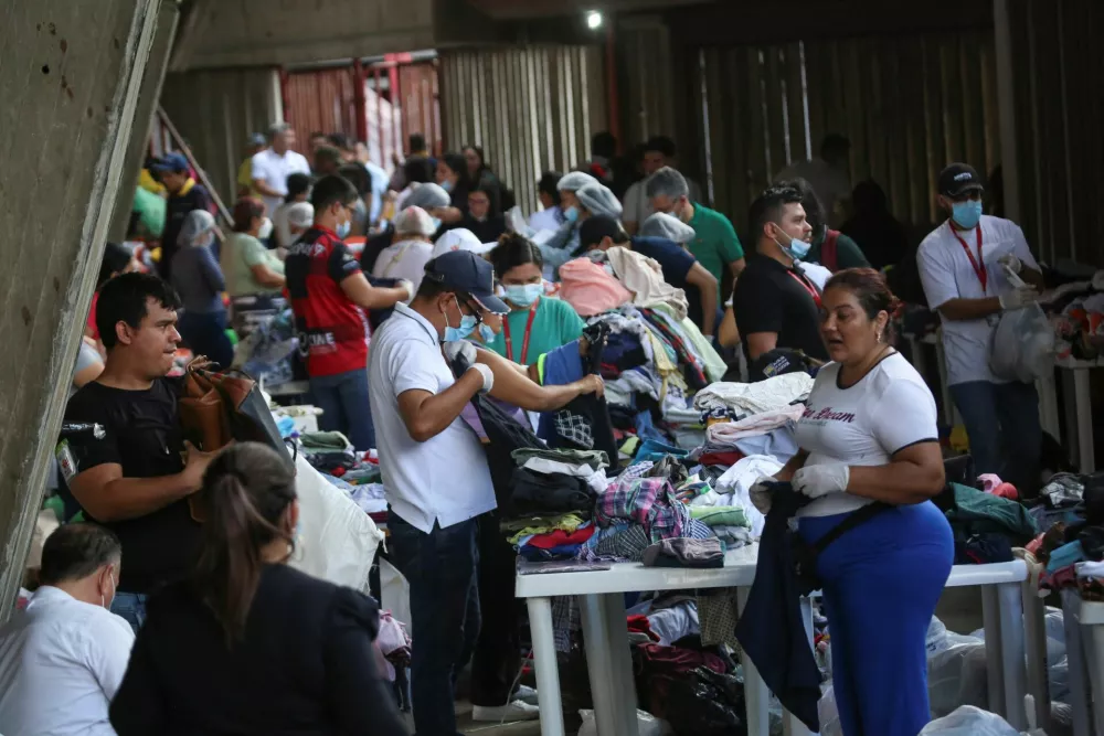 Volunteers sort donated clothes for fellow Colombians displaced by attacks of rebels of the National Liberation Army (ELN), at the General Santander Stadium, in Cucuta, Colombia January 20, 2025. REUTERS/Carlos Eduardo Ramirez