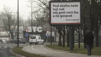 Po Ljubljani je mogoče videti oglase z domoljubnimi napisi. Foto: Luka Cjuha