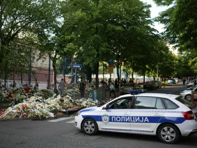 V začetku maja je na osnovni šoli v Beogradu trinajstletnih ubil osem sošolcev in varnostnika. 