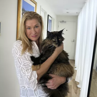 Margo Neas holds her cat Mittens at her home in Melbourne, Australia Wednesday, Jan. 22, 2025. (AP Photo/Rod McGuirk)