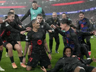 Barcelona's Raphinha celebrates his side's fifth goal during a Champions League opening phase soccer match between SL Benfica and FC Barcelona at the Luz stadium in Lisbon, Tuesday, Jan. 21, 2025. (AP Photo/Armando Franca)