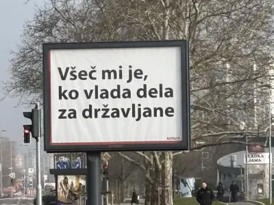 Plakat na Linhartovi cesti.