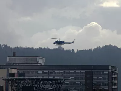 ﻿- helikopter - Heliport UKC 2013 - heliodrom - pristajališče za helikopterje na strehi Kliničnega centra v Ljubljani - stavba //FOTO: Luka Cjuha