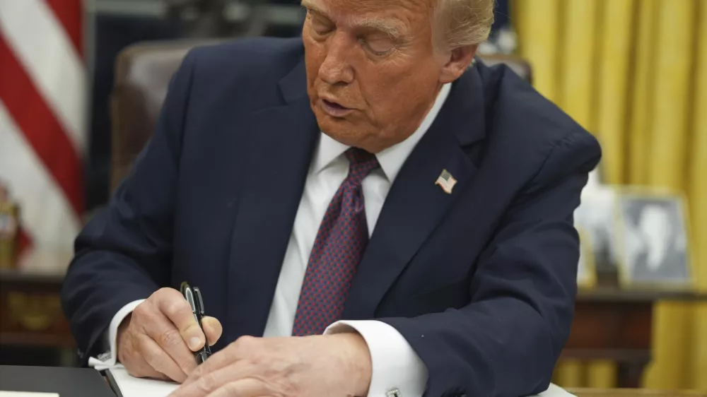 President Donald Trump signs an executive order on birthright citizenship in the Oval Office of the White House, Monday, Jan. 20, 2025, in Washington. (AP Photo/Evan Vucci)