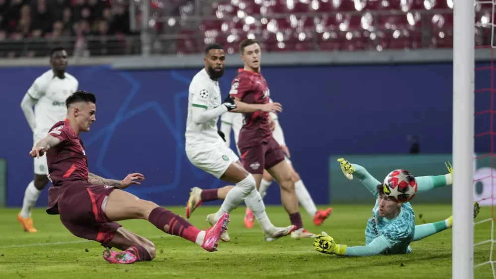 Leipzig's Benjamin Sesko scores his side's opening goal during the Champions League soccer match between RB Leipzig and Sporting CP at the RB Arena in Leipzig, Germany, Wednesday, Jan. 22, 2025. (AP Photo/Matthias Schrader)