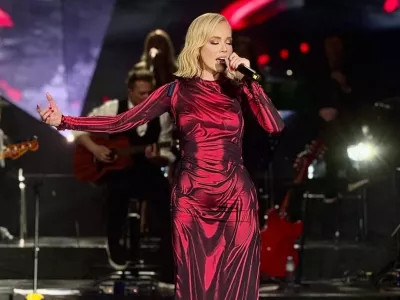 Pevka Jelena Rozga je svojim sledilkam razkrila, od kod ji ideja za »mokre obleke«