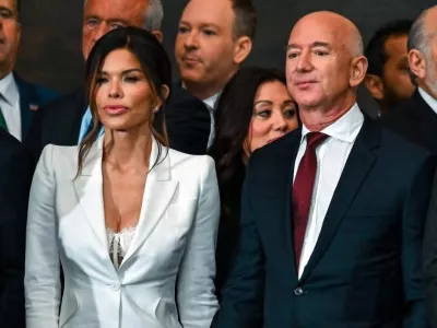 Lauren Sanchez je lastnica nedrčka o katerem vse od predsedniške inavguracije Donalda Trumpa govori ves svet. 