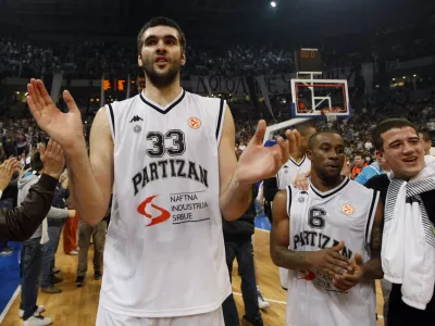 ﻿Slavko Vranes kosarkas Partizana na utakmici plej ofa TOP 8 Evrolige protiv Makabija Tel Aviv hala Beogradska arena radost01.04.2010. godineFoto: Marko Metlas