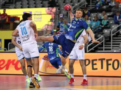 Handball - IHF Handball World Championships 2025 - Main Round IV - Slovenia v Argentina - Zagreb Arena, Zagreb, Croatia - January 22, 2025 Slovenia's Kristjan Horzen in action REUTERS/Antonio Bronic