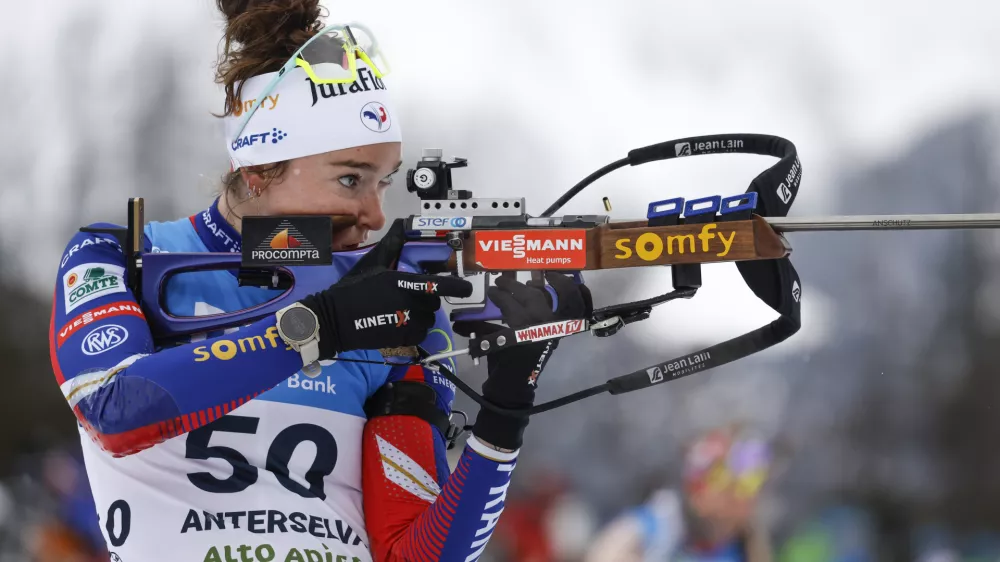 France's Lou Jeanmonnot at the shooting range, during a Biathlon women's World Cup 7.5km sprint race, in Anterselva, Italy, Thursday Jan. 23, 2025. (AP Photo/Alessandro Trovati)