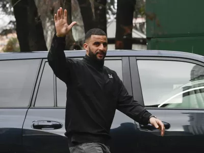 AC Milan's new signing Kyle Walker arrives at the Clinica Madonnina in Milan, Thursday, Jan. 23, 2025. (Claudio Furlan/LaPresse via AP)