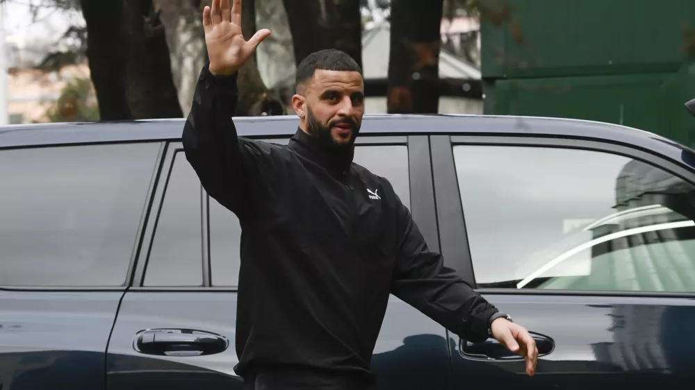 AC Milan's new signing Kyle Walker arrives at the Clinica Madonnina in Milan, Thursday, Jan. 23, 2025. (Claudio Furlan/LaPresse via AP)