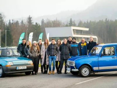 Nekateri izmed zmagovalcev zadnjih let v družbi AMZS-jevih Erika Logarja (skrajno levo) in Manuela Pungertnika (drugi z desne). / Foto: Amzs/damjan Končar