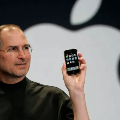 Steve Jobs, k ije vodil podjetje Apple, je takole predstavil novo napravo. / Foto: Ap/dokumentacija