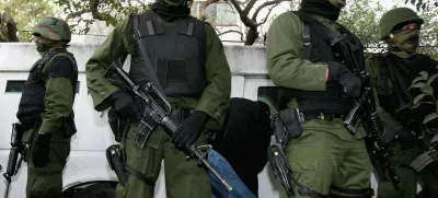 Pripadniki mehiške enote za specialno delovanje v akciji v mehiški prestolnici Ciudad de Mexico Januarja 2006. / Foto: Profimedia