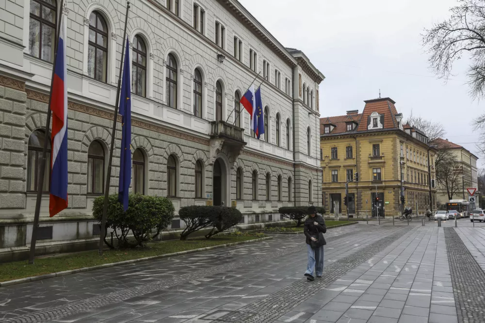 24.01.2025 - Dan žalovanja v republiki sloveniji - Rudarska nesreča v premogovniku Velenje - rudnik - zastave na pol droga - zastavaFoto: Luka Cjuha