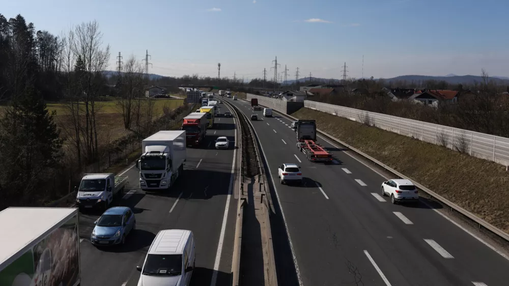 21.02.2024. DARS - štajerska avtocesta - odsek Domžale pri izvozu za Sneberje. Foto: Bojan Velikonja