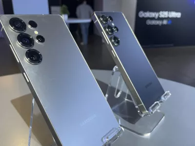 CORRECTS BYLINE - The new line of Samsung Galaxy S25 phones, with advanced camera and artificial intelligence capabilities, are unveiled at a media preview event in San Jose, Calif., Tuesday, Jan. 21, 2025. (AP Photo/Haven Daley)