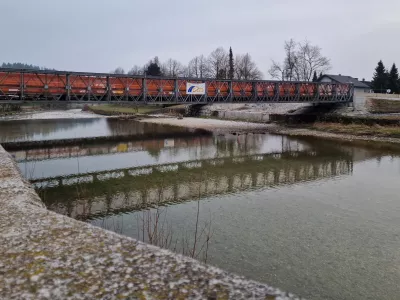 Začasni most čez Kamniško Bistrico na Viru pri Domžalah. F Občina Domžale