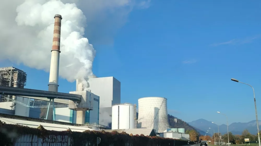 Vodstvo TEŠ trdi, da blok 6, odkar so postali izvajalci javne službe zagotavljanja toplote, v glavnem obratuje blizu minimalne moči. Foto: Mojca Marot 