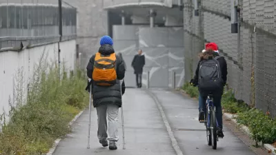 Dolgotrajne odsotnosti so povezane tudi s predolgim čakanjem bolnikov na pomoč, ki jo potrebujejo. Podrobnosti, kako bo v prihodnje urejena rehabilitacija ob daljših bolniških staležih, še niso znane. Foto Tomaž Skale 