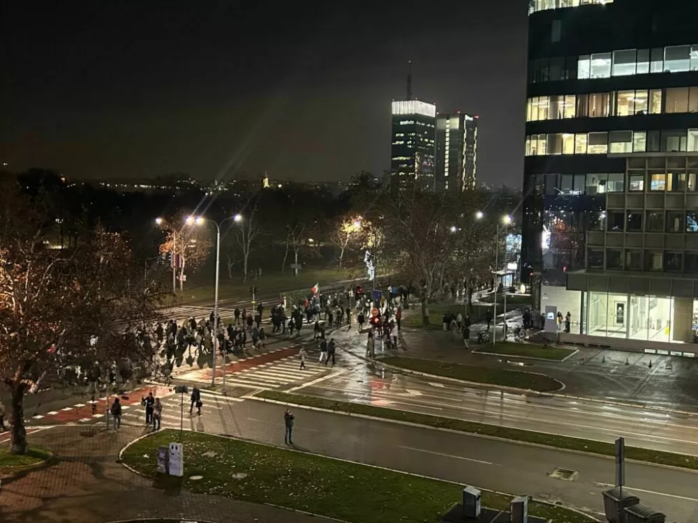 Študentje v manjšem številu nadaljujejo protest v srbski prestolnici. Foto: Gašper Stražišar