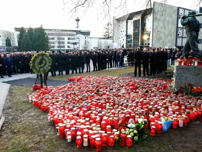 Slovenia's President Natasa Pirc Musar and Prime Minister Robert Golob pay respects near the statue of a miner, as they mourn for the miners who died in the Velenje coal mine, in Velenje, Slovenia January 24, 2025. REUTERS/Borut Zivulovic