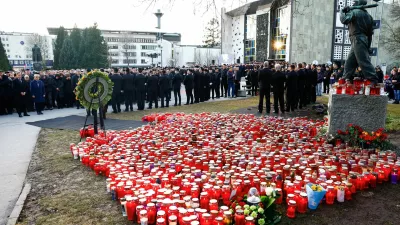 Slovenia's President Natasa Pirc Musar and Prime Minister Robert Golob pay respects near the statue of a miner, as they mourn for the miners who died in the Velenje coal mine, in Velenje, Slovenia January 24, 2025. REUTERS/Borut Zivulovic