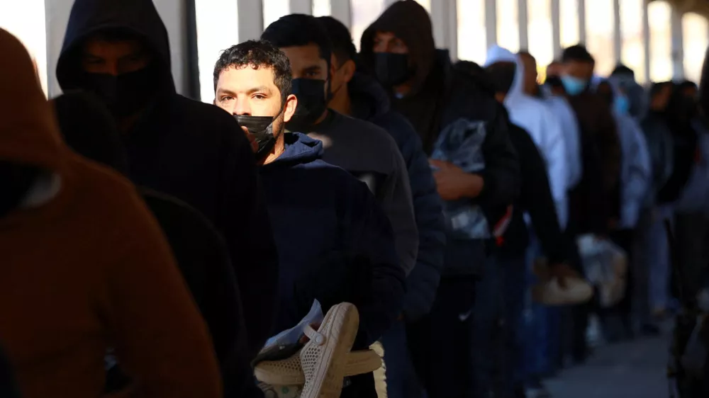 Migrants line up to leave the United States for Mexico after being deported across the Paso del Norte international border bridge, after U.S. President Donald Trump promised mass deportation operation, as seen from Ciudad Juarez, Mexico January 23, 2025. REUTERS/Jose Luis Gonzalez