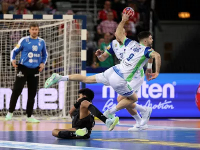 Handball - IHF Handball World Championships 2025 - Main Round IV - Egypt v Slovenia - Zagreb Arena, Zagreb, Croatia - January 24, 2025 Slovenia's Blaz Janc in action REUTERS/Antonio Bronic