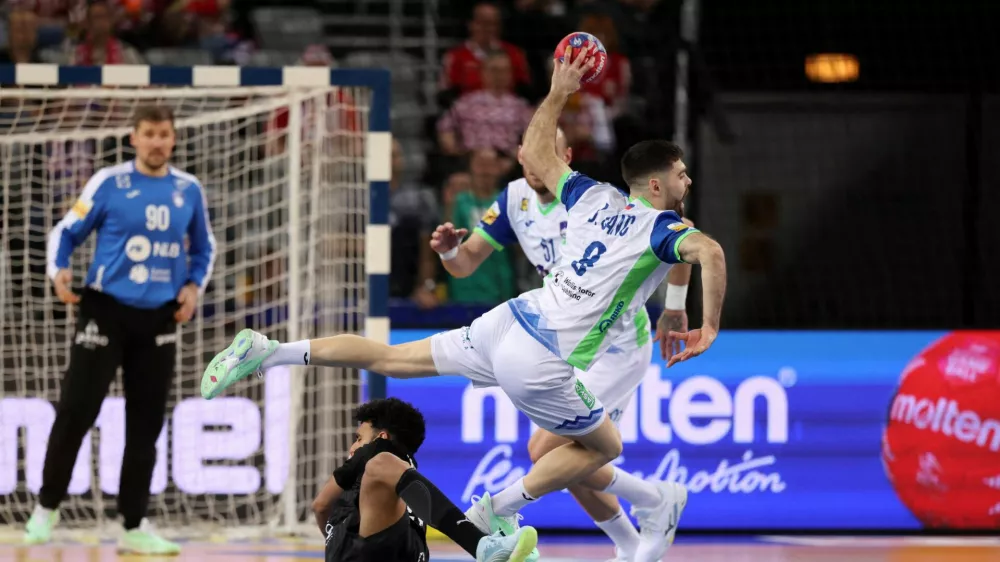 Handball - IHF Handball World Championships 2025 - Main Round IV - Egypt v Slovenia - Zagreb Arena, Zagreb, Croatia - January 24, 2025 Slovenia's Blaz Janc in action REUTERS/Antonio Bronic