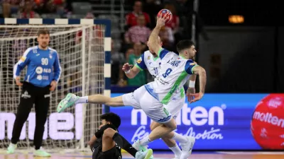 Handball - IHF Handball World Championships 2025 - Main Round IV - Egypt v Slovenia - Zagreb Arena, Zagreb, Croatia - January 24, 2025 Slovenia's Blaz Janc in action REUTERS/Antonio Bronic