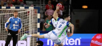 Handball - IHF Handball World Championships 2025 - Main Round IV - Egypt v Slovenia - Zagreb Arena, Zagreb, Croatia - January 24, 2025 Slovenia's Blaz Janc in action REUTERS/Antonio Bronic