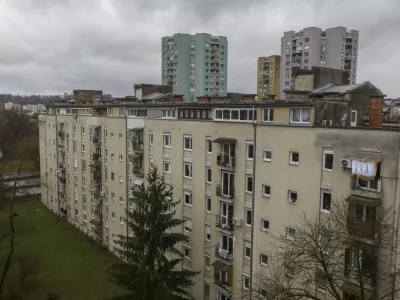 Davek, kot ga predvidevajo izhodišča, bi bil nepravičen, nesorazmeren, z več vidikov verjetno ustavno sporen, vodil bi v izogibanja in lahko celo v višje najemnine. Foto: Luka Cjuha 